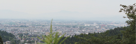 謙信公義の心の会 春日山城から望む上越市街