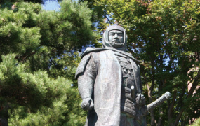 謙信公義の心の会 春日山城 謙信公像